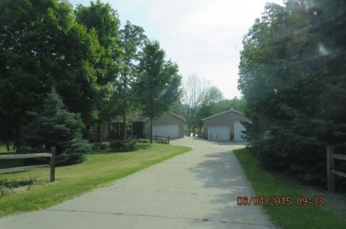 9625 Lakeside Dr, Perrinton, MI 48871