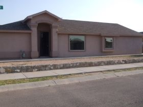 814 Desert Silver Dr, El Paso, TX 79928