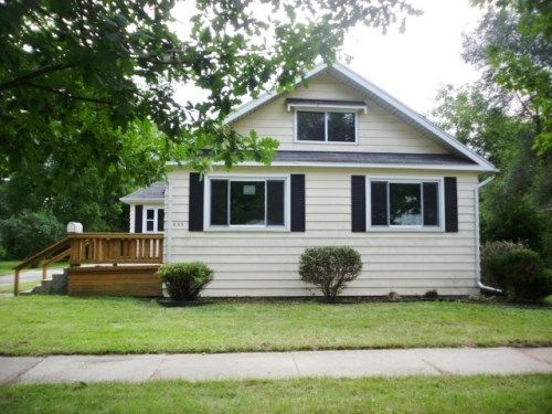 665 Gibbs St, Caro, MI 48723