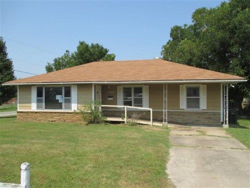 612 W May St, Henryetta, OK 74437