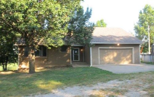 29741 195th St, Leavenworth, KS 66048