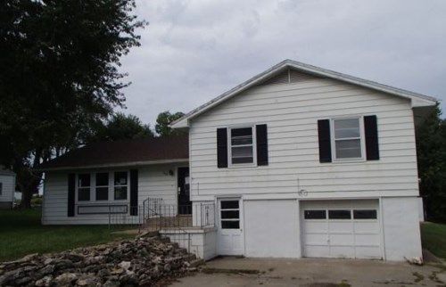 102 S Rogers Rd, Louisburg, KS 66053