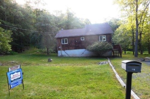 115 White Birch Rd, Matamoras, PA 18336