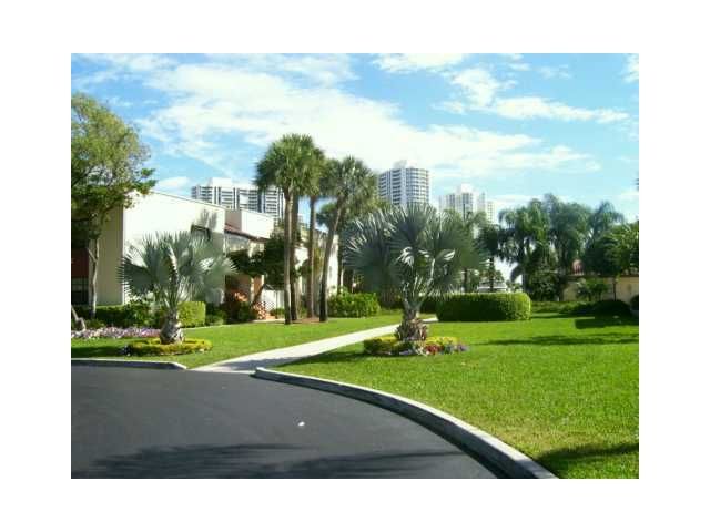 3559 MAGELLAN CR # 325-2, Miami, FL 33180