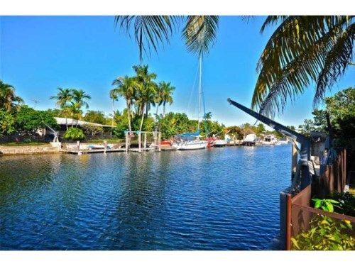 2005 KEYSTONE BL, Miami, FL 33181