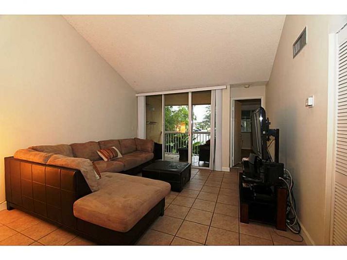 4643 97 CT # 19, Miami, FL 33178