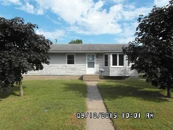 107 E 7th Ave, Colona, IL 61241