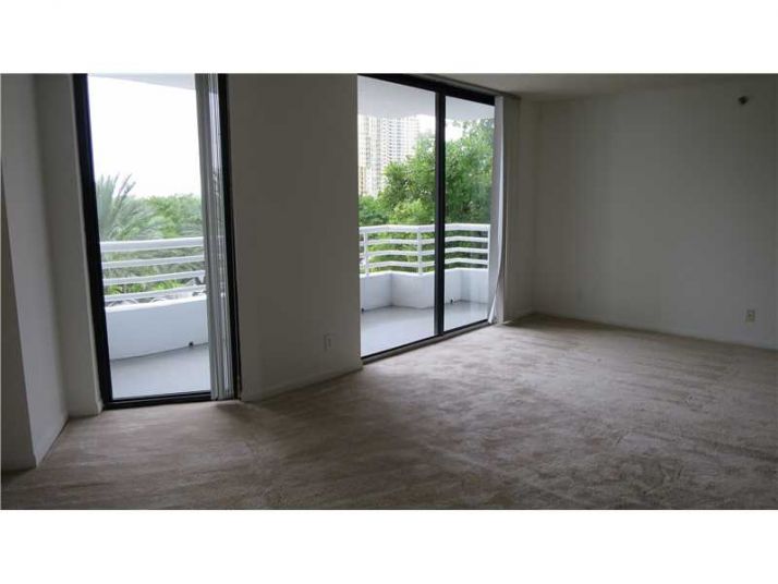 3300 NE 192 ST # 404, Miami, FL 33180