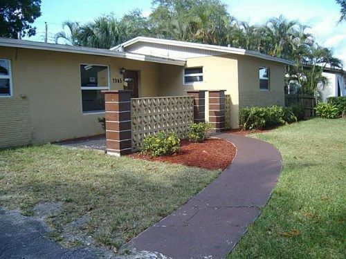 7945 NW 173 ST, Hialeah, FL 33015