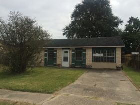 949 Stillwell Ln, Westwego, LA 70094