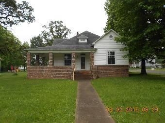 322 W 3rd St, Sparta, IL 62286