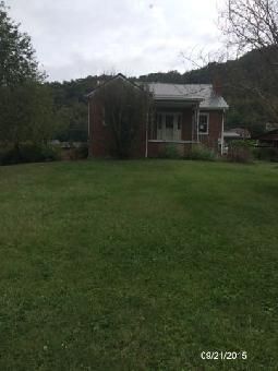 235 Hatcher St, Elkhorn City, KY 41522