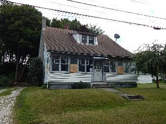 34 Upton St, Adams, MA 01220