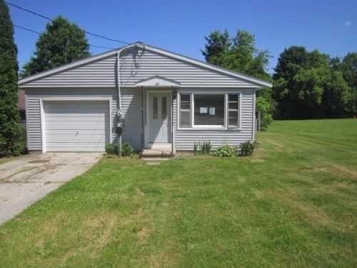 60 Bevier St, Shelby, MI 49455