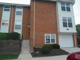 1992 Greenpoint Dr Unit 104, Saint Louis, MO 63122