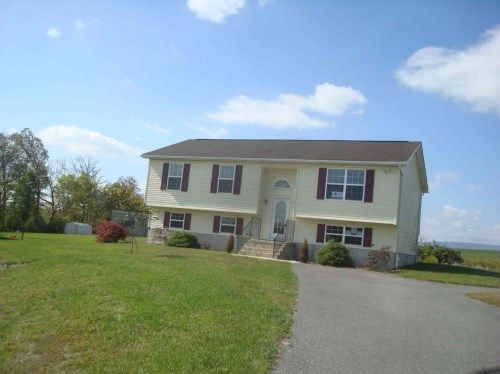 2 Heim Ct, Newville, PA 17241