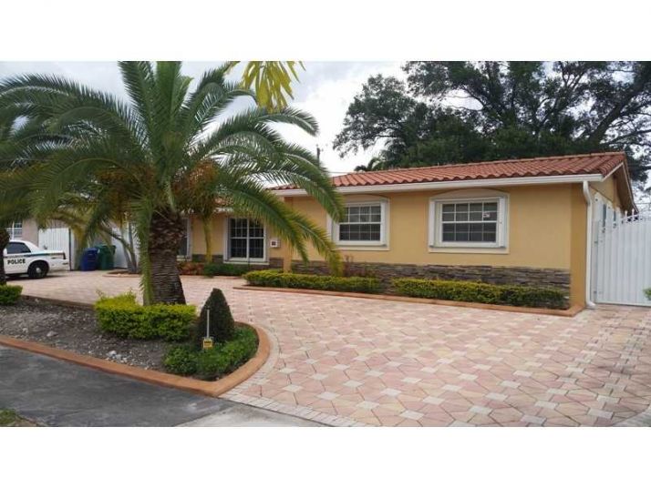 7255 NW 169 TE, Hialeah, FL 33015