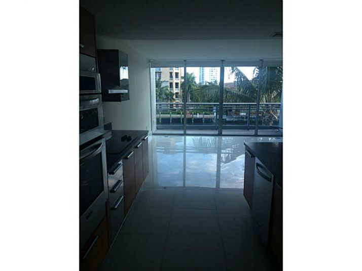 2950 NE 188 ST # 212, Miami, FL 33180