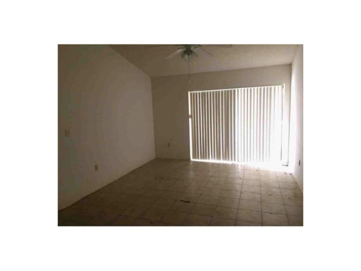 7130 NW 179 ST # 207, Hialeah, FL 33015