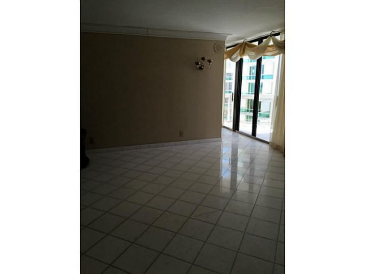 20185 E COUNTRY CLUB DR # 2402, Miami, FL 33180