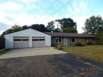 5568 Columbus Rd, Louisville, OH 44641