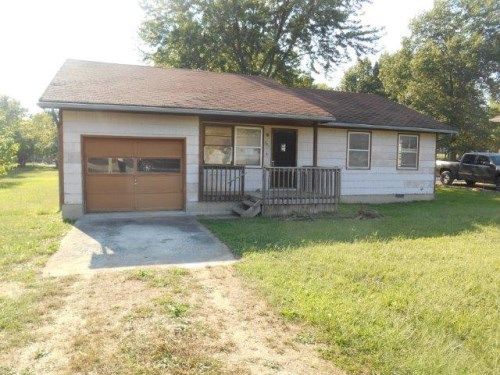 301 California Ave, Windsor, MO 65360