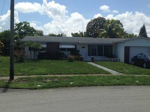 7170 SW 8 ST, Hollywood, FL 33023