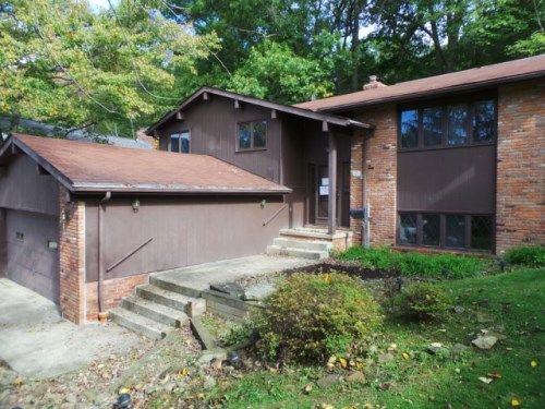 13481 Sherwood Cir, Cleveland, OH 44125