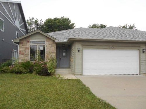 1109 SW Red Oaks Court, Topeka, KS 66615