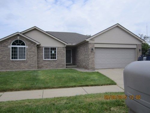 21863 Kentucky Ct, Clinton Township, MI 48035