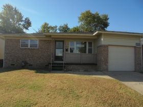 6726 E 10th St, Tulsa, OK 74112