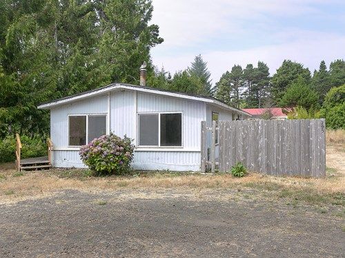 295 NE Camp One St, Yachats, OR 97498