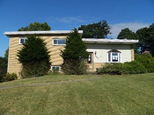 121 Horseshoe Drive, Mckeesport, PA 15131