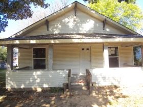 208 Crane St, Crane, MO 65633