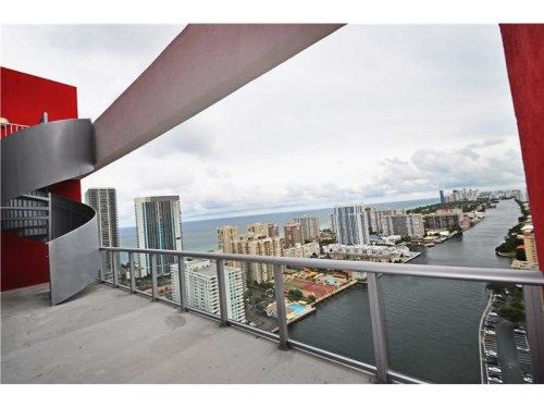 2602 E HALLANDALE BEACH BL # R3305, Hallandale, FL 33009