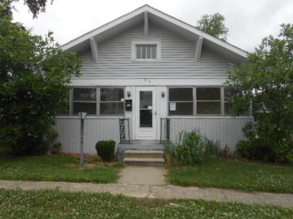 519 W Cherry St, Oakland City, IN 47660