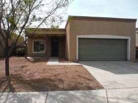 4362 Village Loop, Santa Fe, NM 87507