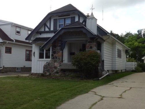 4221 N Larkin St, Milwaukee, WI 53211