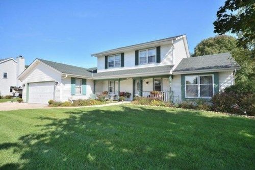 W146N6218 Wigwam Dr, Menomonee Falls, WI 53051