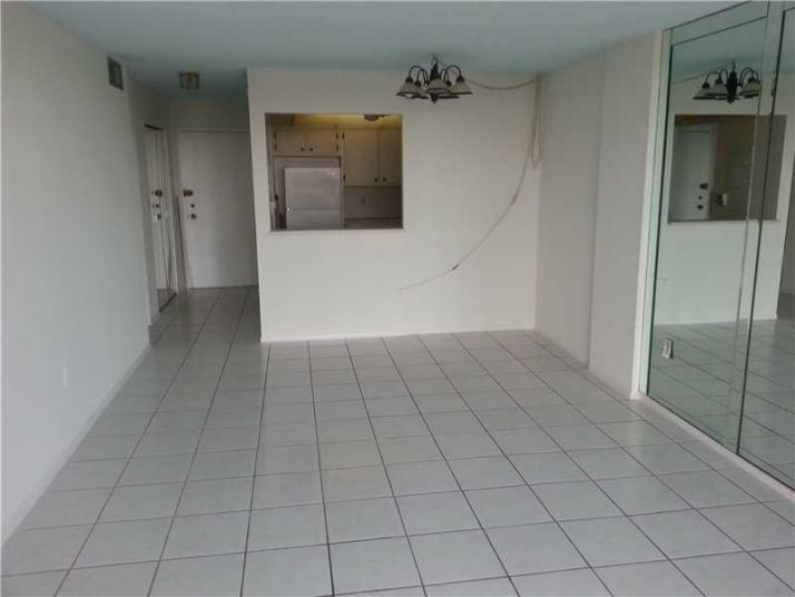 16950 W DIXIE HY # A534, North Miami Beach, FL 33160