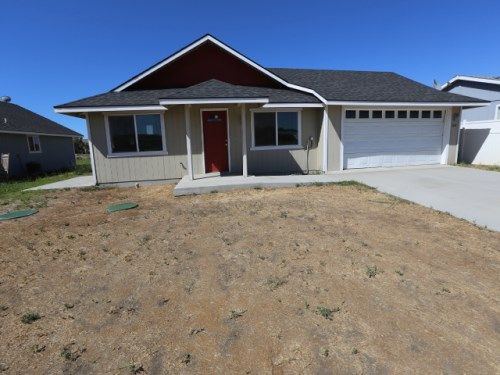 820 W Elm Pl, Connell, WA 99326