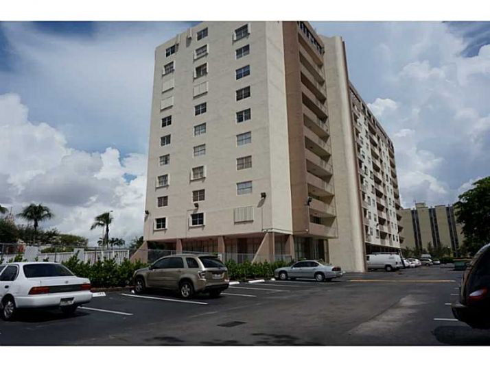 4675 W 18 CT # 305, Hialeah, FL 33012