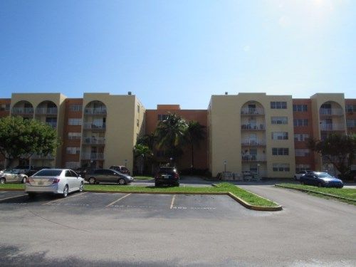 7000 NW 186th St Apt 416, Hialeah, FL 33015