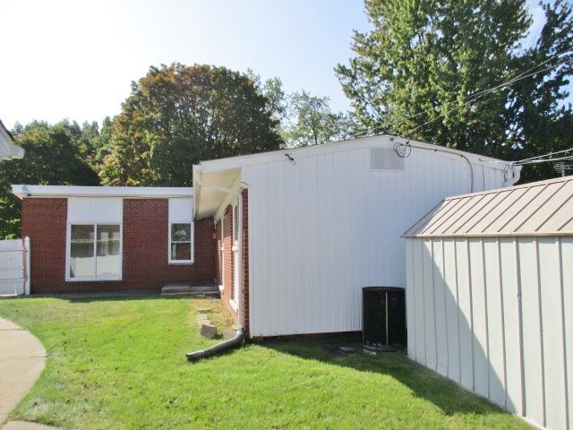 25446 Haskel St, Taylor, MI 48180