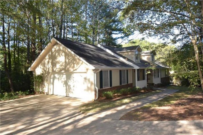 1000 Hunterhill Drive, Roswell, GA 30075