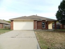 10117 Aberdeen Dr, Yukon, OK 73099