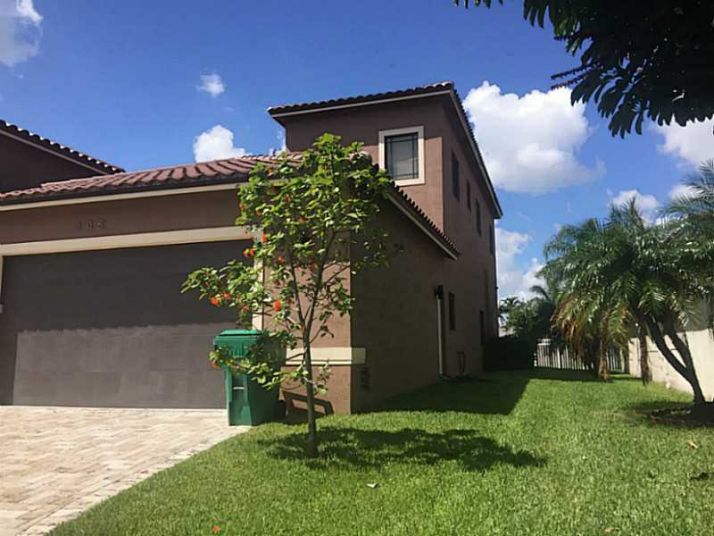 205 NE 3 AV, Dania, FL 33004