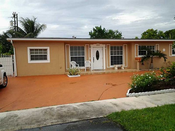 5959 W 12 LN, Hialeah, FL 33012