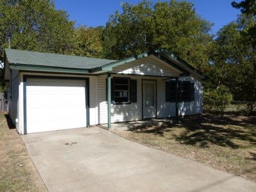 106 Myers Ave, Cleburne, TX 76033