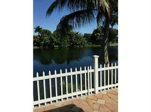 6633 EMERALD LAKE DR, Hollywood, FL 33023